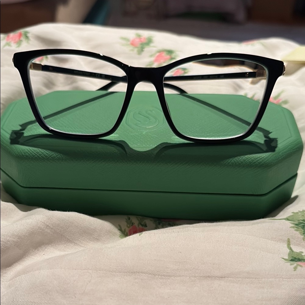 Chic Black Swarovski woman’s frame  with Green Case